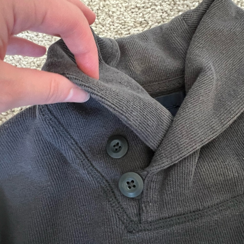 🔘GAP: Boy size M, charcoal pullover sweater w/buttons & front pocket, preowned🔘 - Picture 6 of 10